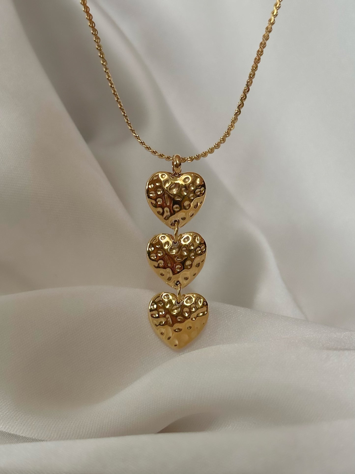 3 strawberry hearts necklace 18k gold