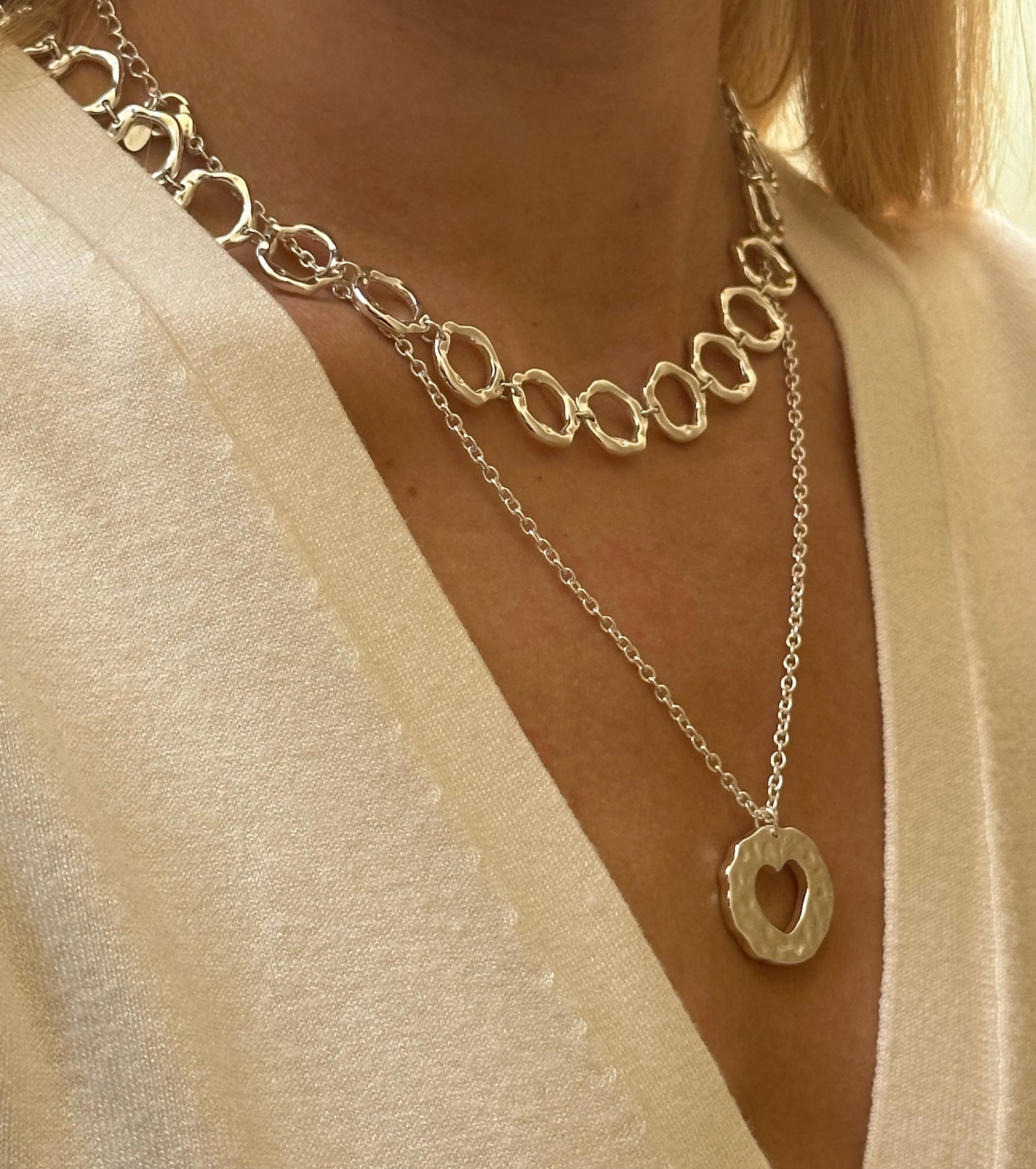 Irregular circles halo necklace 925 sterling silver alterego chunky jewelry in model