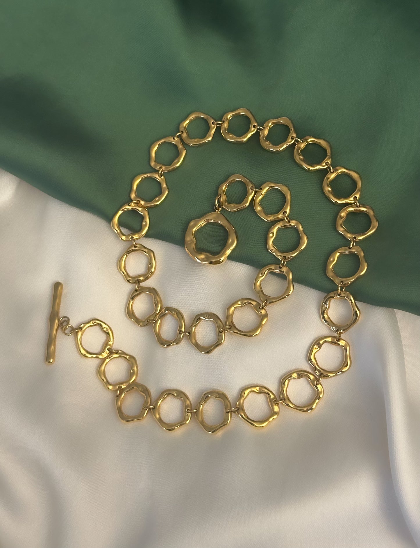 Top view 18K gold necklace irregular circles waterproof alterego jewellery