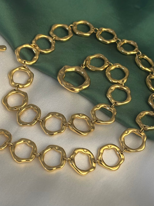 Close up view 18K gold necklace irregular circles waterproof alterego jewellery